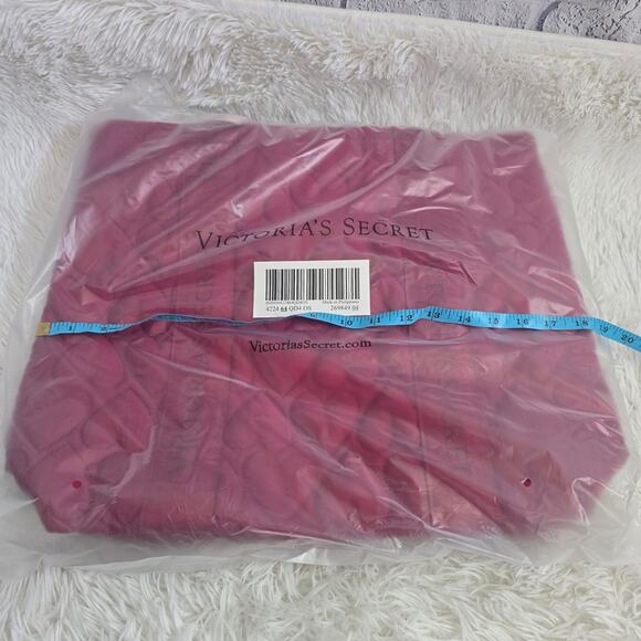 Victoria's Secret NWT Red Heart Quilted Tote Bag Valentine's Day 2025 - Picture 3 of 6